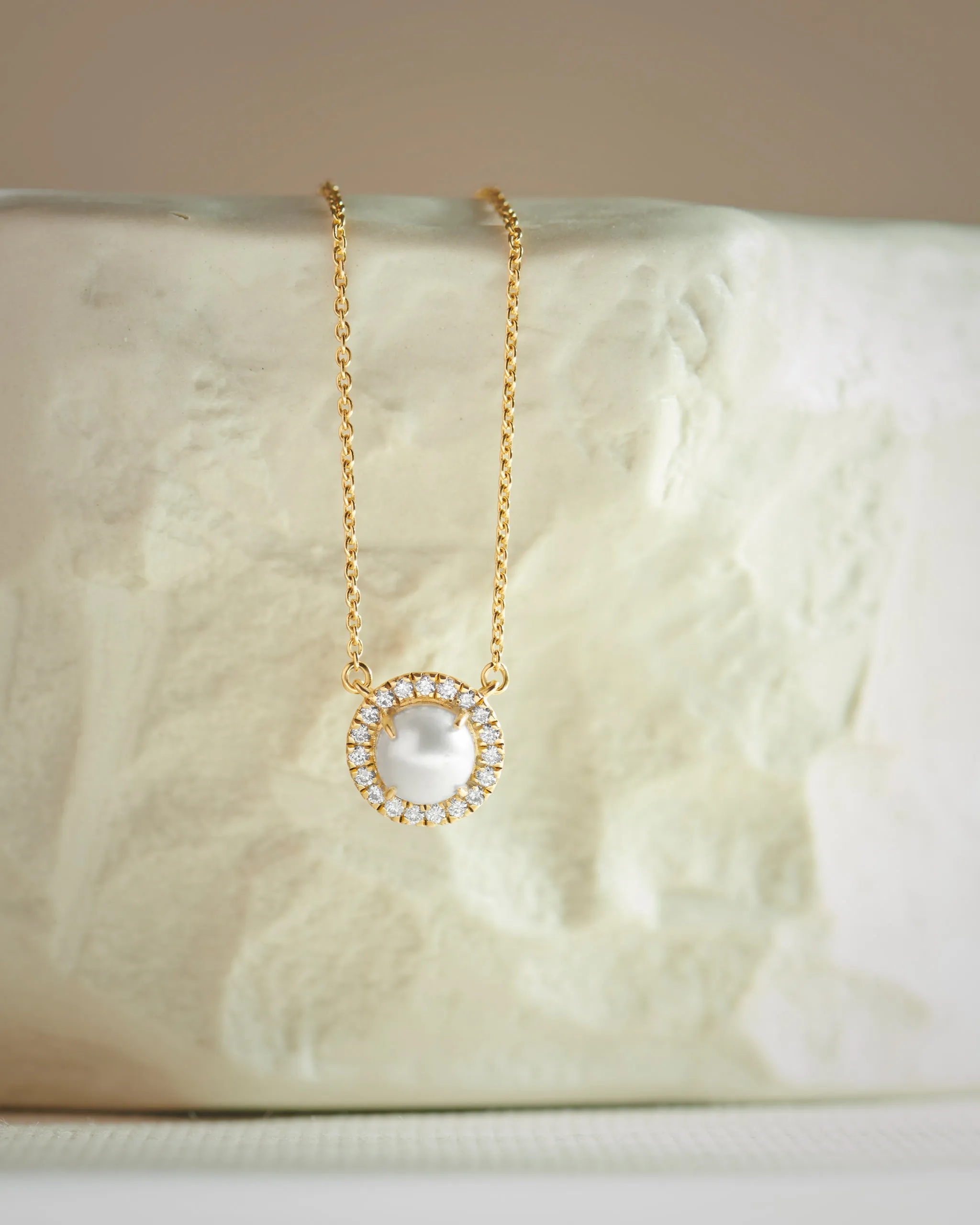 Classic Pearl Diamond Necklace