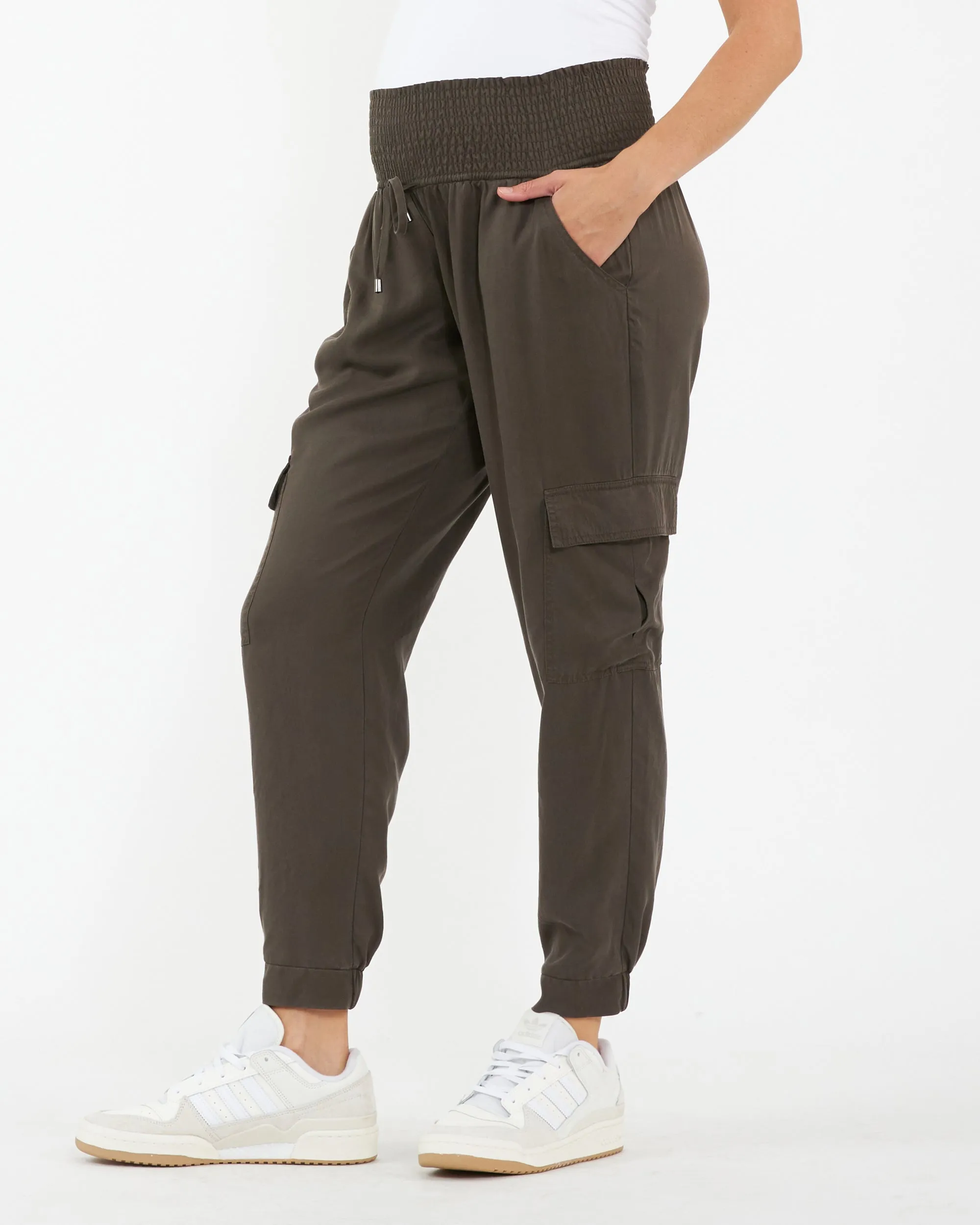 Tencel Off Duty Cargo Pant Chocolate