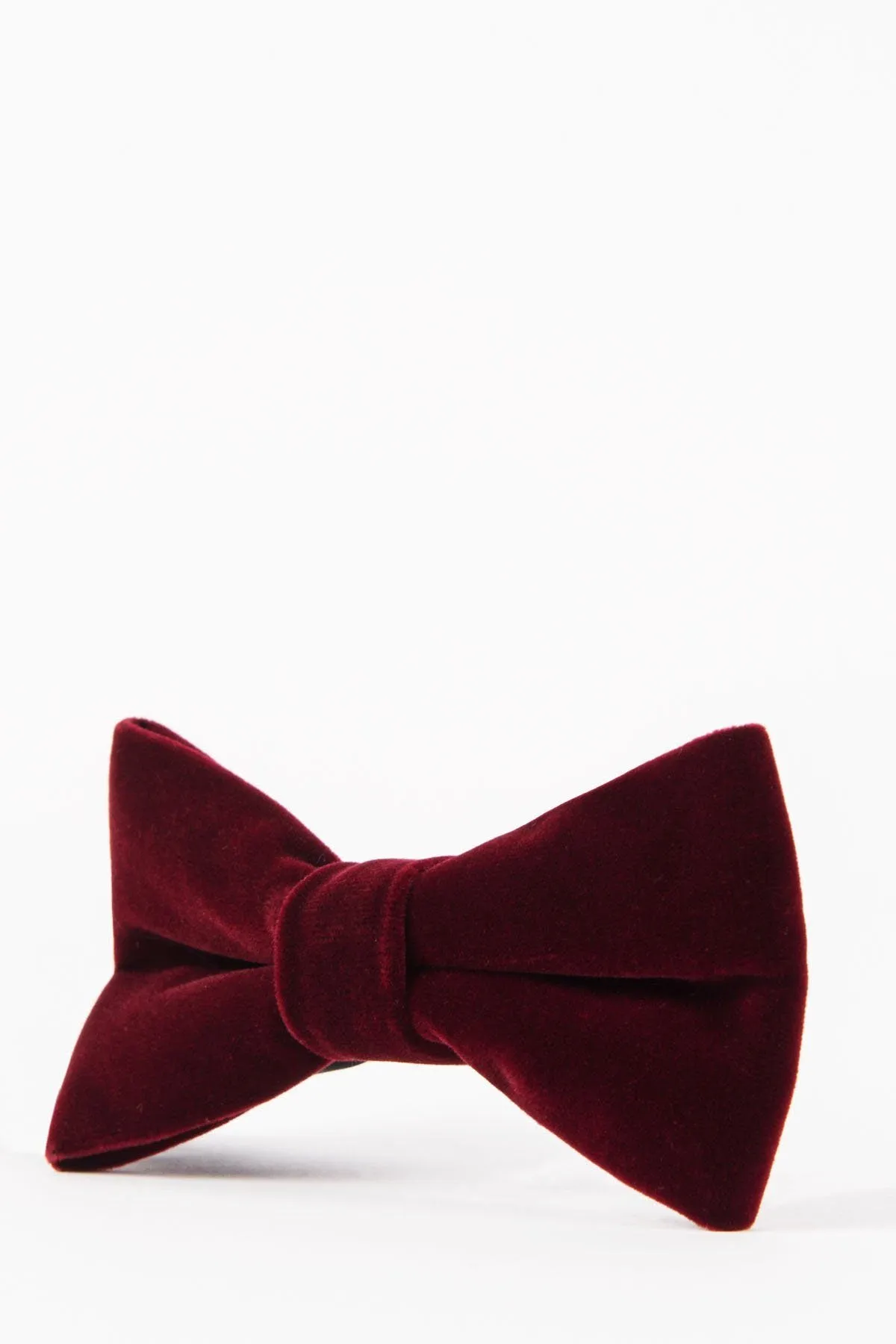 Wine velvet bowtie